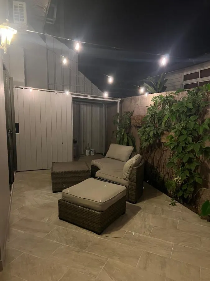 Bed & Breakfast Beach Side Duplex Punaauia