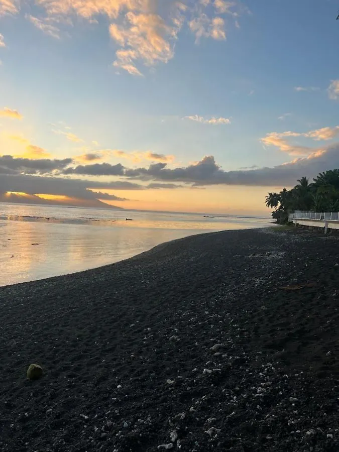 Bed & Breakfast Beach Side Duplex Punaauia